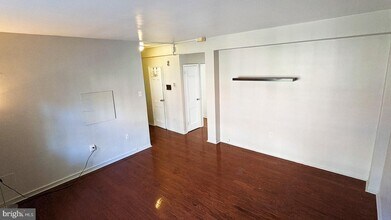 732 Melon Terrace-Unit -UNIT B in Philadelphia, PA - Building Photo - Building Photo