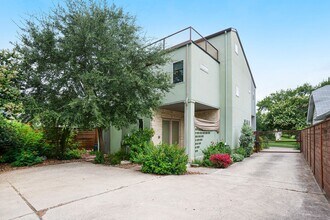 1506 W Mistletoe Ave in San Antonio, TX - Building Photo - Building Photo