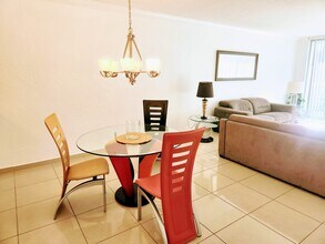 19390 Collins Ave, Unit 1405 in Sunny Isles Beach, FL - Building Photo - Building Photo