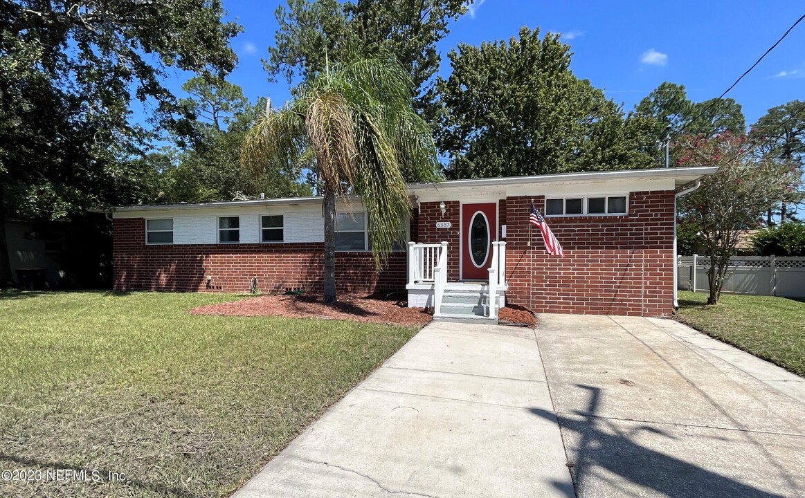 6557 Lou Dr N in Jacksonville, FL - Building Photo