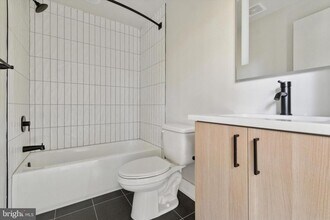 5521 Wayne Ave in Philadelphia, PA - Foto de edificio - Building Photo