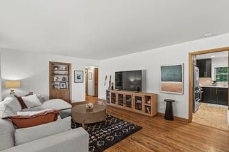 124 N Genesee St in Delafield, WI - Building Photo - Building Photo