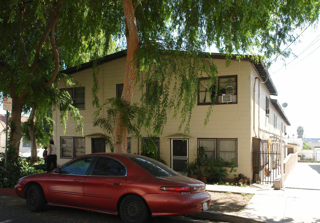 917-937 N Madison Ave in Los Angeles, CA - Building Photo - Building Photo