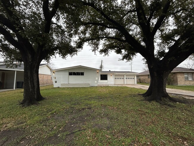12414 Ledger Ln in Houston, TX - Building Photo - Building Photo