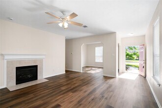 8810 Willow Spur Dr in Tomball, TX - Building Photo - Building Photo