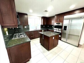 5698 Como Cir in Los Angeles, CA - Building Photo - Building Photo