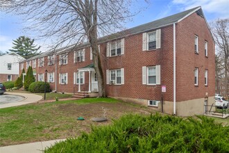 101 Carpenter Ave in Mt Kisco, NY - Foto de edificio - Building Photo