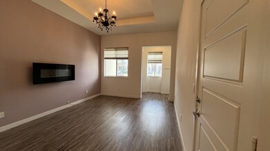 1140 Pioneer Way in Royal Palm Beach, FL - Building Photo - Building Photo