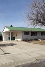 242 700 W in Parowan, UT - Foto de edificio - Building Photo