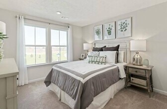 4000 Kapalua Ln in Jeannette, PA - Building Photo - Building Photo