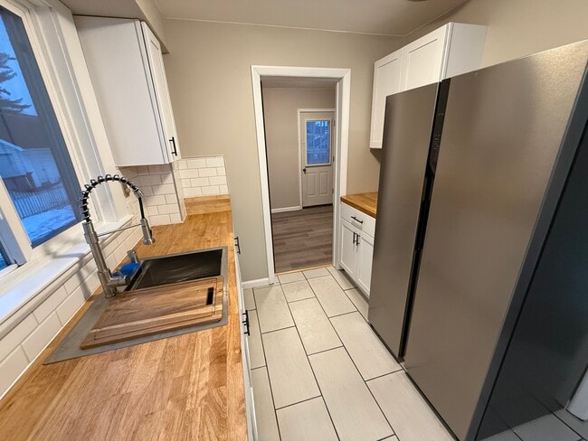 380 Falconer St., Unit Lower