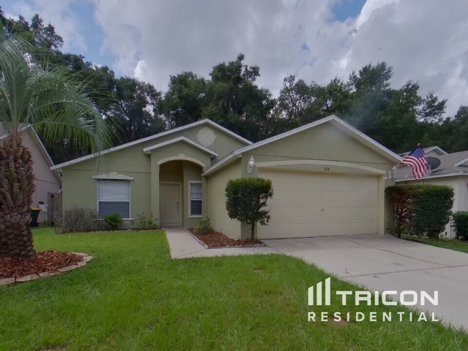 308 Heritage Estates Ln in DeLand, FL - Building Photo