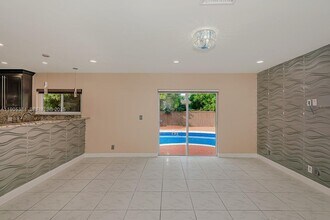 401 SW 76th Terrace in North Lauderdale, FL - Building Photo - Building Photo