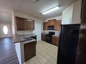 145 N Meadows Dr in Granbury, TX - Building Photo - Building Photo