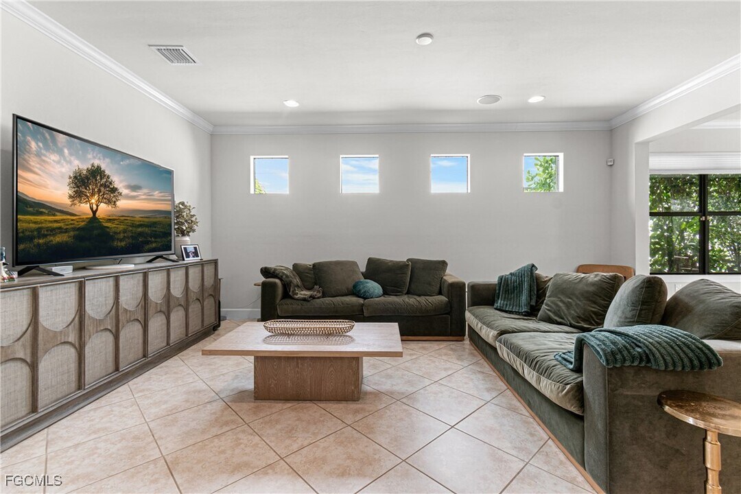 12009 Avingston Lake Dr in Ft. Myers, FL - Building Photo