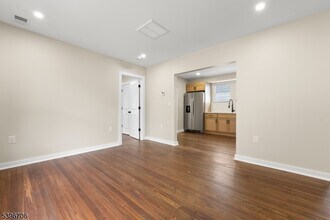 218 Ampere Pkwy in Bloomfield, NJ - Building Photo - Building Photo