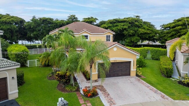 1012 Tupelo Way in Weston, FL - Building Photo - Building Photo