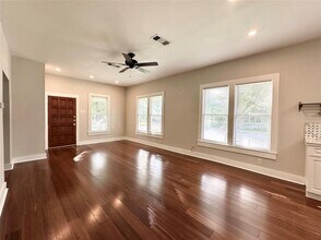 1501 S Church St in Georgetown, TX - Building Photo - Building Photo