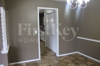 1343 SW Horizon Dr in Blue Springs, MO - Building Photo - Building Photo