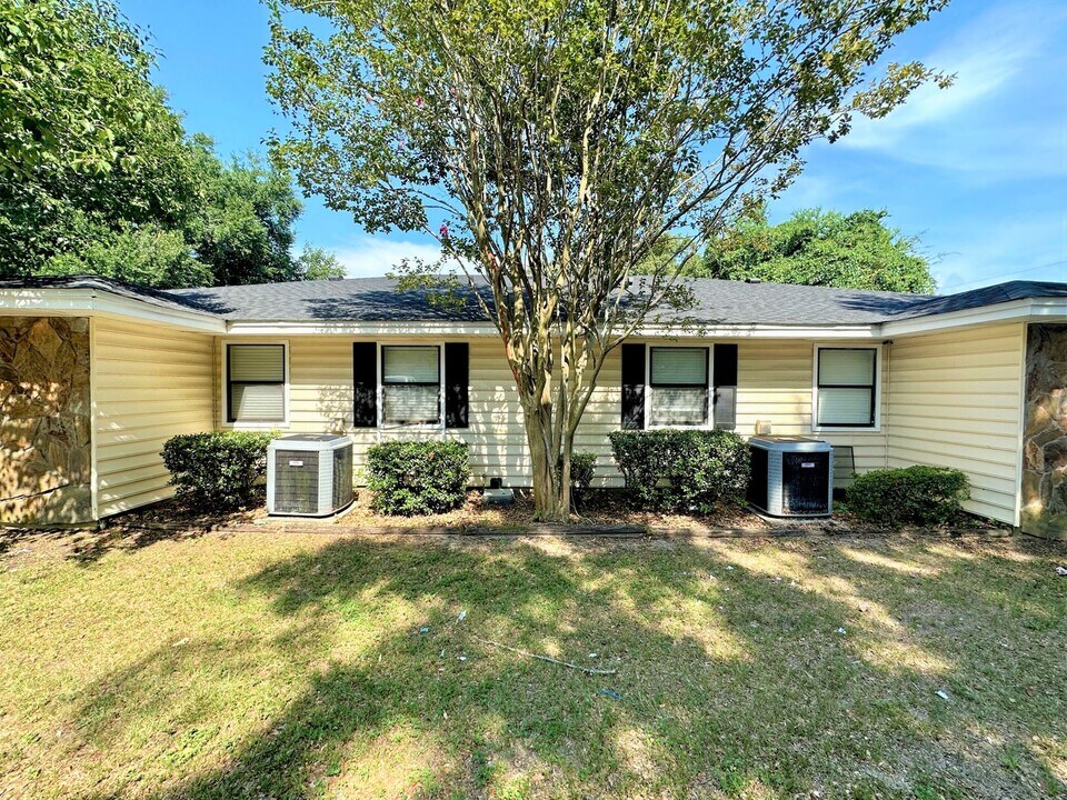 7000 Lanier Dr in Pensacola, FL - Building Photo