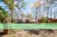 3215 Commodore Dr