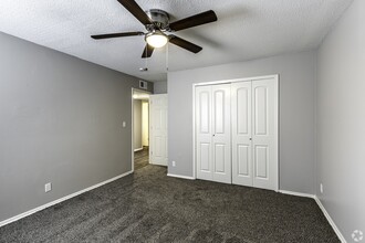 Windsong Apartments in Kansas City, MO - Building Photo - Interior Photo