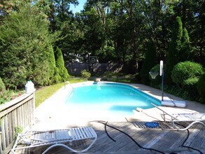 3800 Bell Rd in Burtonsville, MD - Foto de edificio - Building Photo