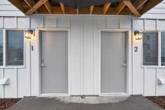 Woodstock Manor in Portland, OR - Building Photo - Building Photo