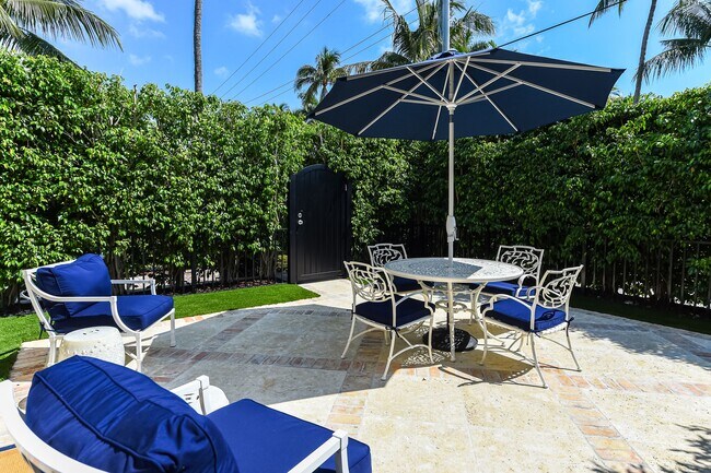 400 Chilean Ave in Palm Beach, FL - Building Photo - Building Photo