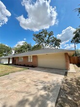 8907 Railton St in Houston, TX - Foto de edificio - Building Photo