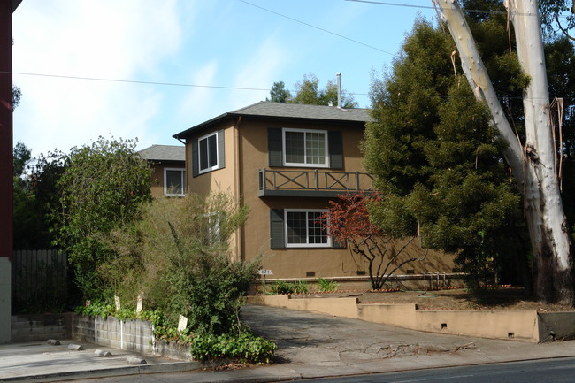 827 El Camino Real in Burlingame, CA - Foto de edificio - Building Photo