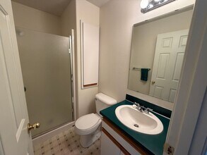 1245 Country Glen Ave NE in Keizer, OR - Building Photo - Building Photo