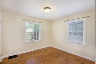 1024 Burton St SE in Grand Rapids, MI - Building Photo - Building Photo