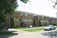 2033 N 18th Ave in Melrose Park, IL - Foto de edificio - Building Photo