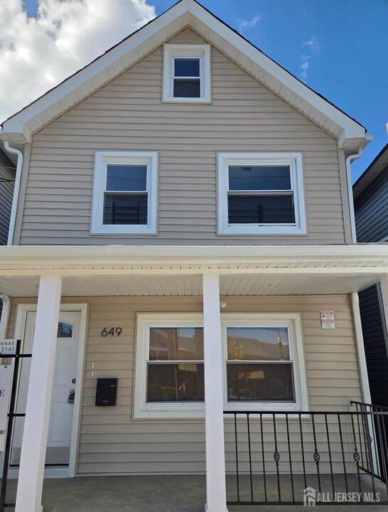 649 State St in Perth Amboy, NJ - Building Photo