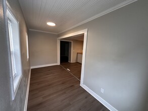 2164 Jackson St, Unit 1 in Dubuque, IA - Building Photo - Building Photo