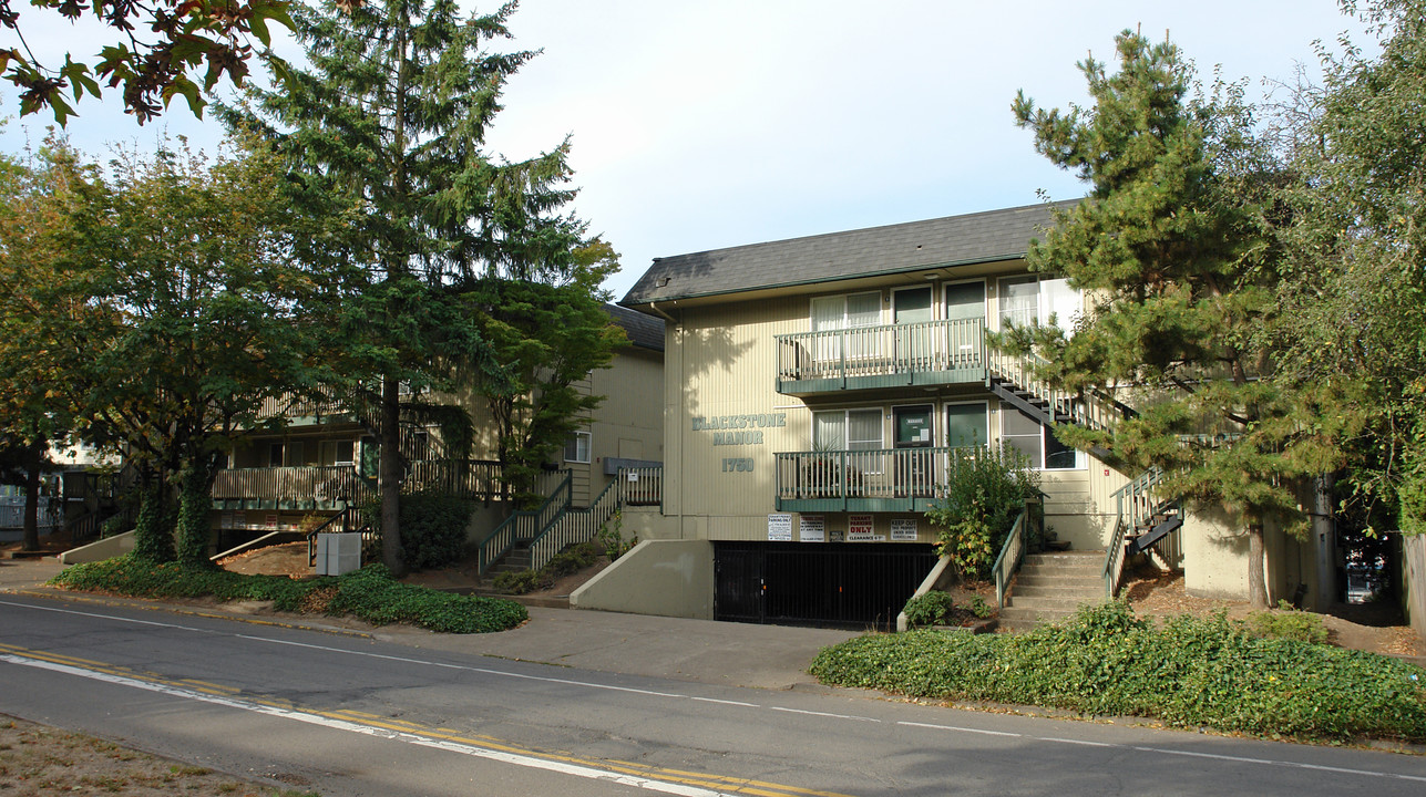 Blackstone Manor in Eugene, OR - Building Photo