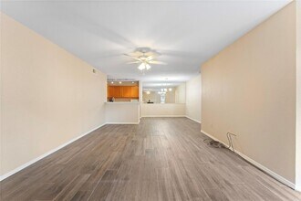 10871 Braes Bend Dr in Houston, TX - Building Photo - Building Photo