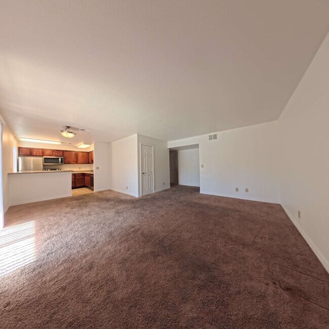 5499 Indian River Dr in Las Vegas, NV - Building Photo - Building Photo