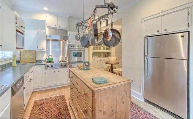 property at 1515 Goodbar Ave