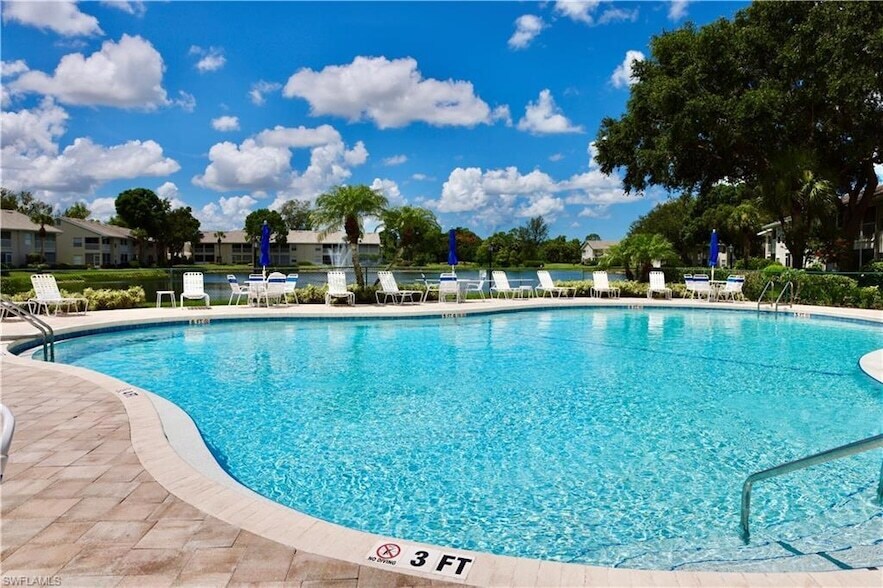 13040 Castle Harbour Dr in Naples, FL - Building Photo