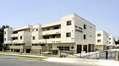 Parkway Gardens in Baldwin Park, CA - Building Photo - Building Photo