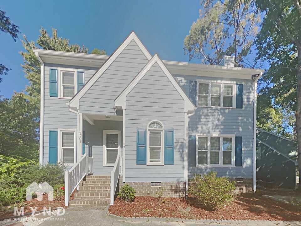 2701 Moorsfield Ct in Raleigh, NC - Building Photo