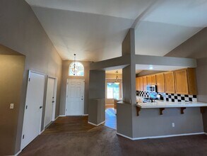 2099 Spy Glass Ct in Merced, CA - Building Photo - Building Photo