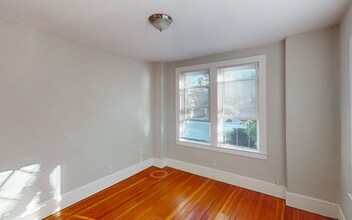 5 Elmer St, Unit 2 in Cambridge, MA - Foto de edificio - Building Photo