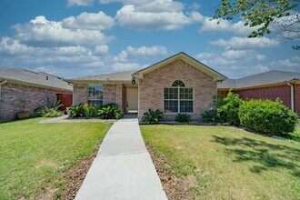 1175 Meadows Dr in Grand Prairie, TX - Foto de edificio - Building Photo