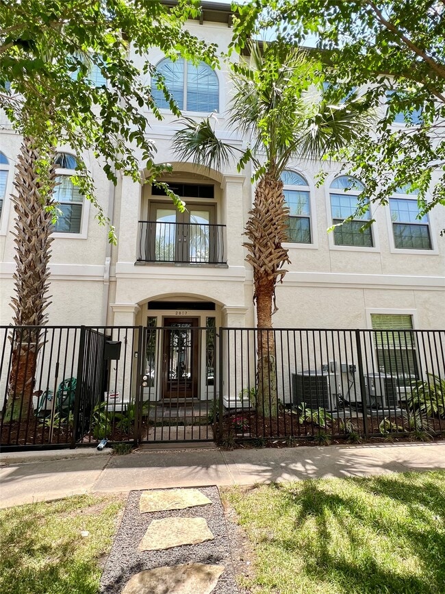 property at 2807 Albany St