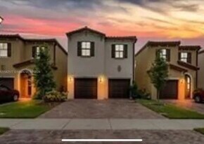 4879 NW 55th Pl in Tamarac, FL - Building Photo