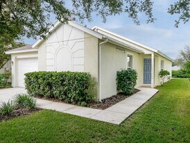 5829 Wrenwater Dr in Lithia, FL - Building Photo