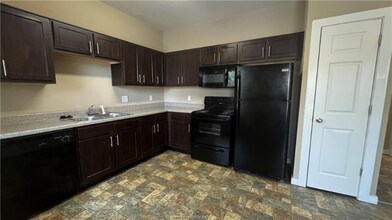 204 E Buck St in Caldwell, TX - Building Photo - Building Photo